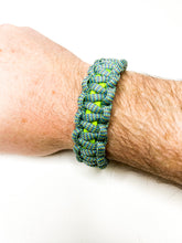 Load image into Gallery viewer, Paracord Bracelet - Glow in The Dark - XLarge